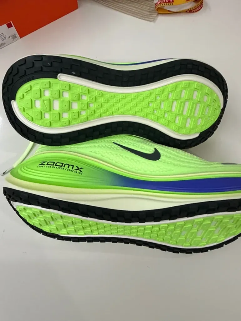 Tweedehands Nike Vomero Plus bike — afbeelding 2 van 5