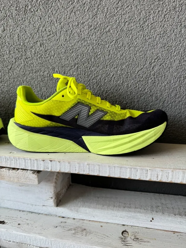 Tweedehands New Balance Rebel V5 bike — afbeelding 2 van 7