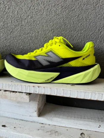 Tweedehands New Balance Rebel V5 bike — afbeelding 1 van 7