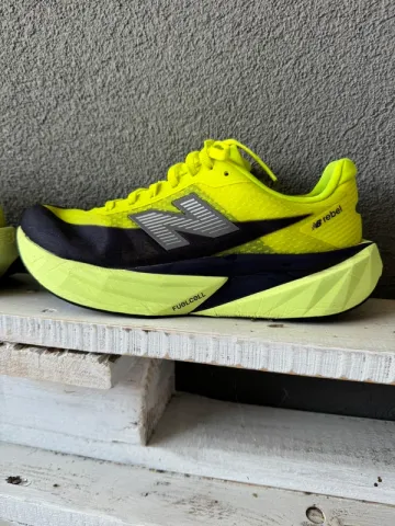 Tweedehands New Balance Rebel V5 Running Shoes