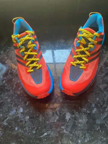 Gebrauchtes Orange Speedgoat 3 Running Shoes