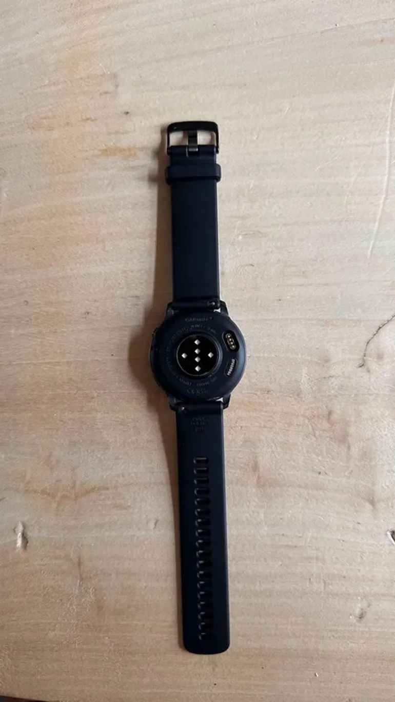 Used Garmin Venu 4 bike — image 3 of 4