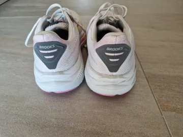 Used Brooks Running Shoes bike — image 3 of 5