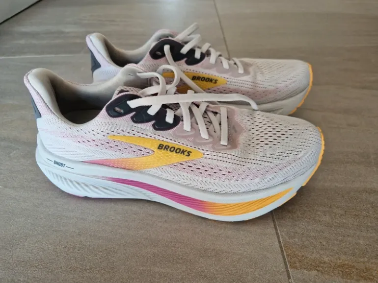 Used Brooks Running Shoes bike — image 2 of 5