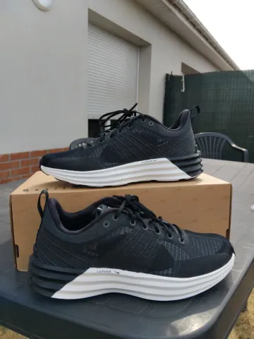 Käytetty Nike Lunar Roam Running Shoes