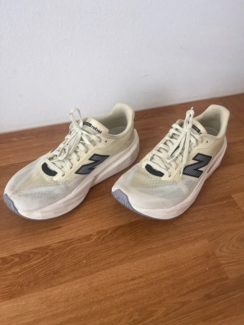 Brugt New Balance FuelCell Rebel V5 Running Shoes