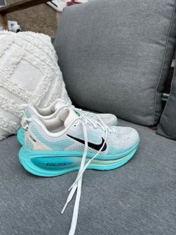 Used Nike Vomero Running Shoes