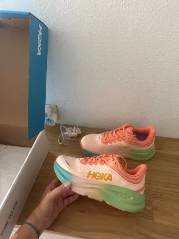 Used Hoka Basket de sport Running Shoes