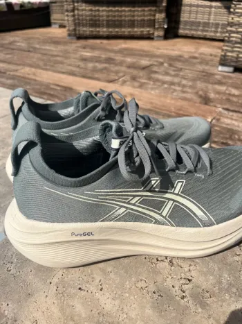 Used Asics Gel Nimbus 27 bike — image 3 of 5