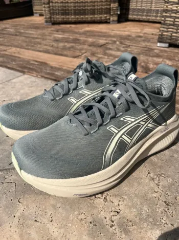 Used Asics Gel Nimbus 27 bike — image 1 of 5