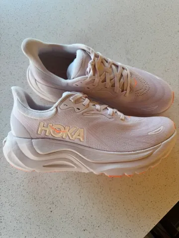 Used Hoka Arahi 8 Running Shoes