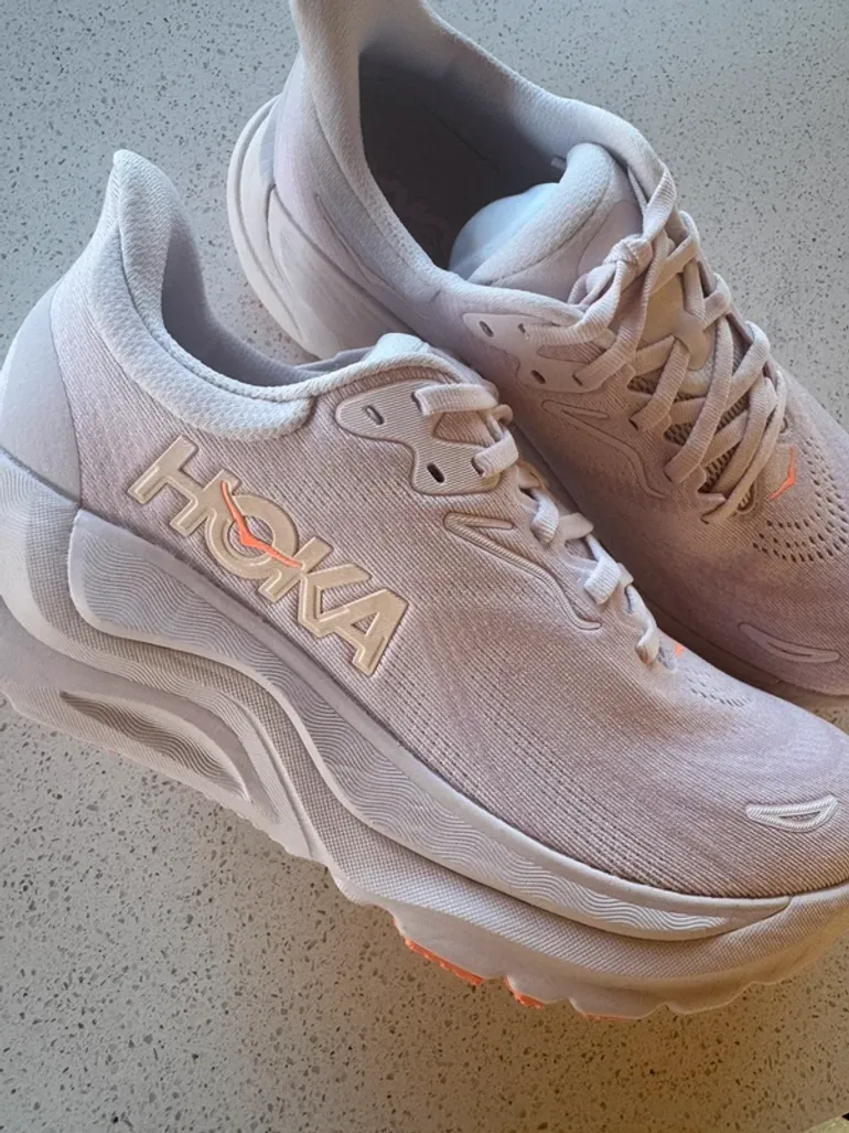 Used Hoka Arahi 8 bike — image 2 of 4