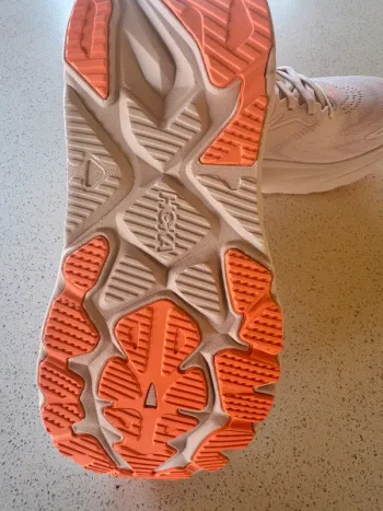 Used Hoka Arahi 8 bike — image 3 of 4