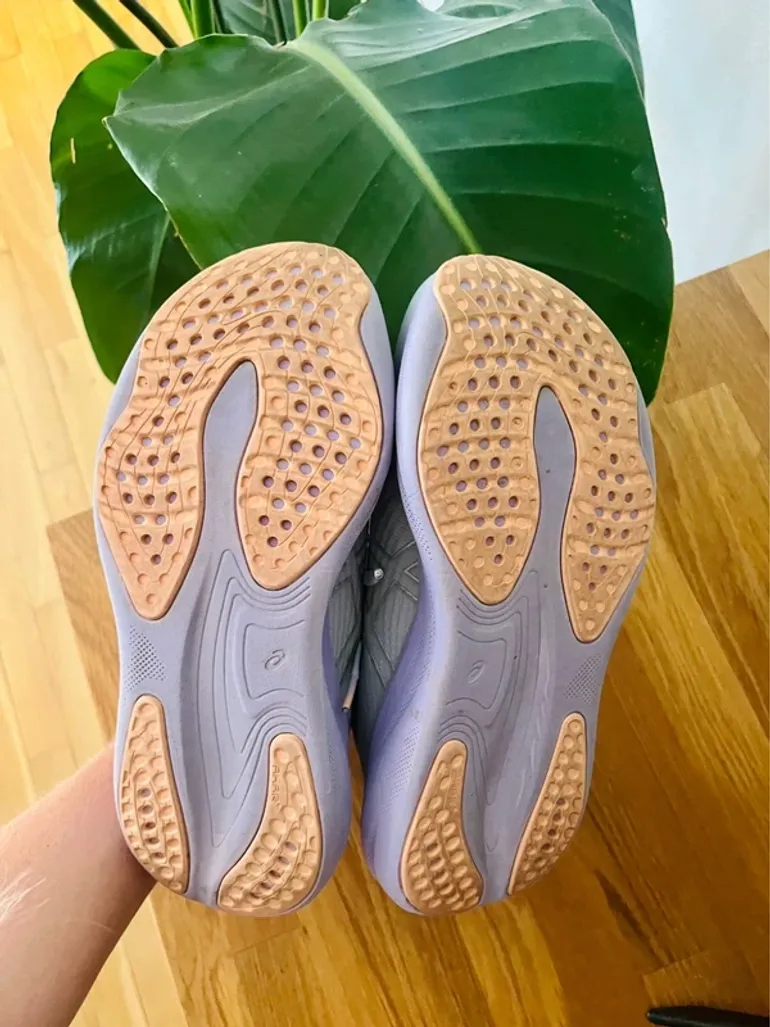 Used Asics Gel Nimbus 25 bike — image 4 of 6