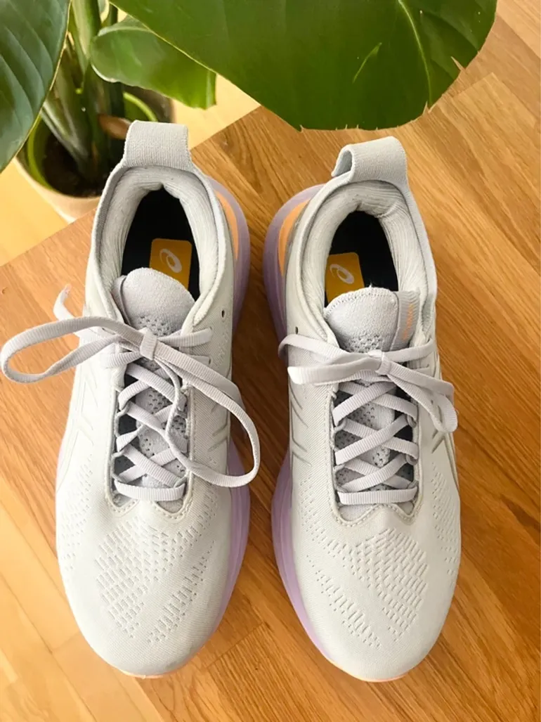 Used Asics Gel Nimbus 25 bike — image 3 of 6