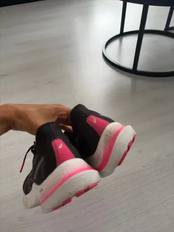 Used Asics Running Shoes bike — image 4 of 5