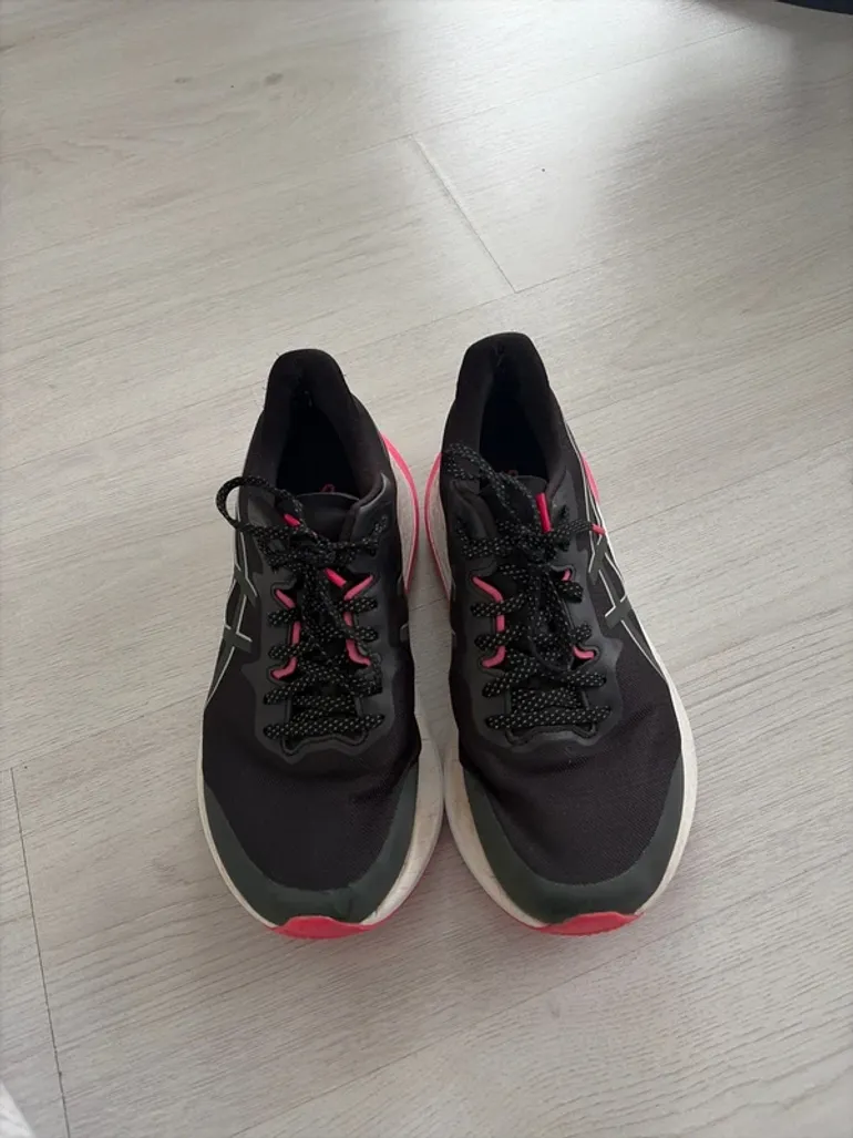 Used Asics Running Shoes bike — image 2 of 5