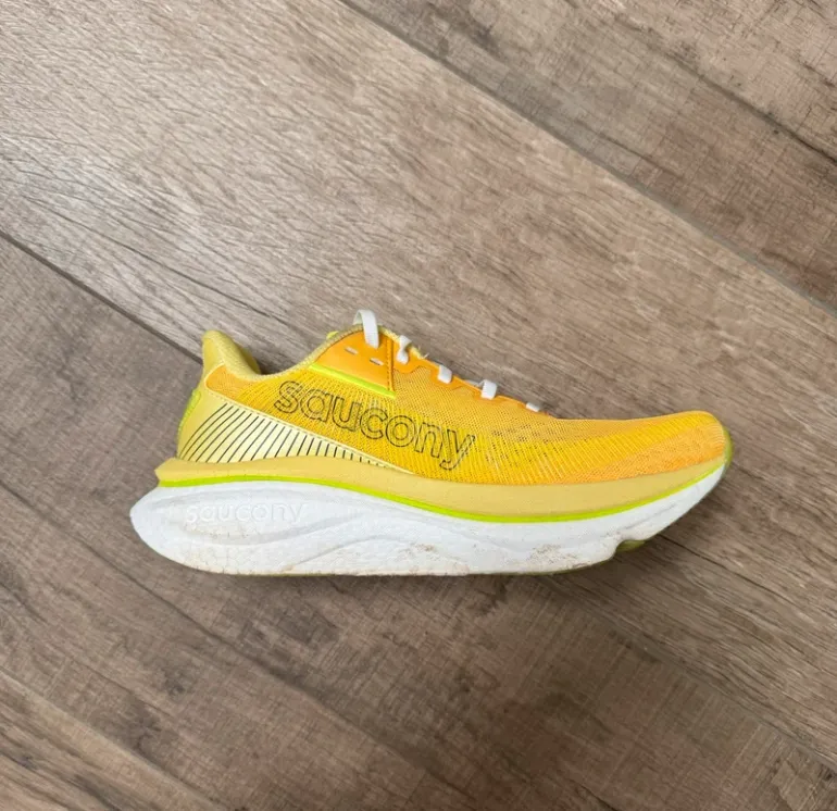 Tweedehands Saucony Endorphin Azura bike — afbeelding 3 van 5