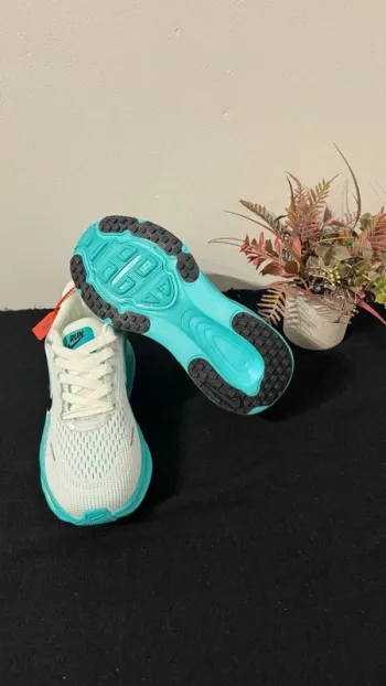 Tweedehands Nike Vomero 18 bike — afbeelding 8 van 8