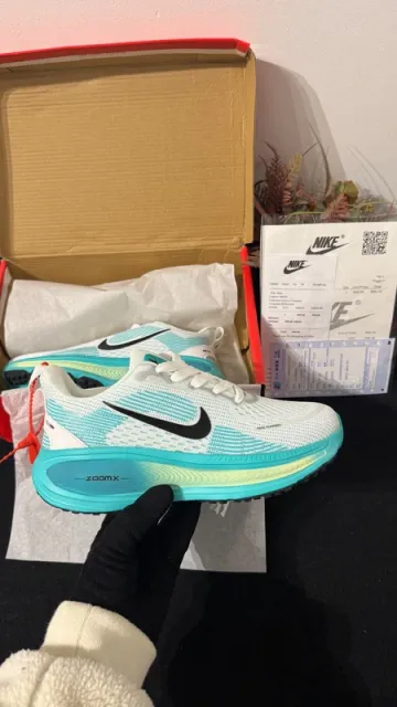 Used Nike Vomero 18 Running Shoes