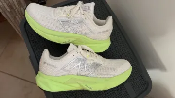 Gebrauchtes New Balance FuelCell Propel V5 bike — Bild 1 von 5