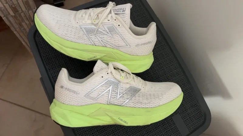 New Balance FuelCell Propel V5 Running Shoes d'occasion