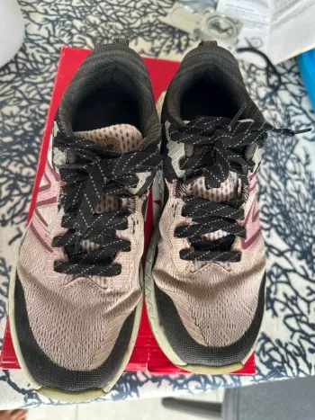 Gebrauchtes New Balance Hierro v7 bike — Bild 1 von 9