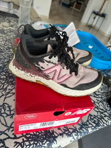 Brugt New Balance Hierro v7 bike — billede 2 af 9