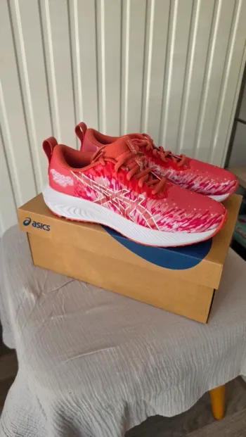 Used Asics Running Shoes Women bike — image 4 of 15