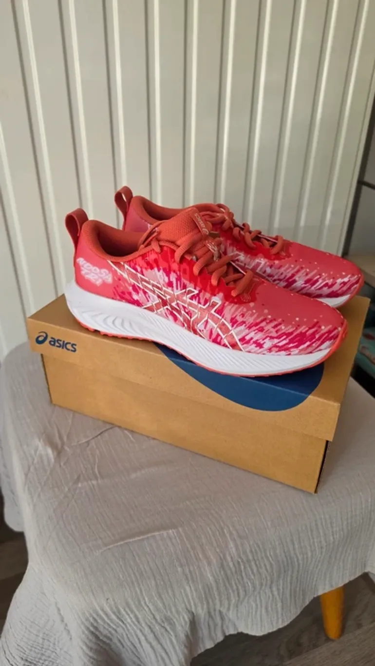 Used Asics Running Shoes Women bike — image 4 of 15