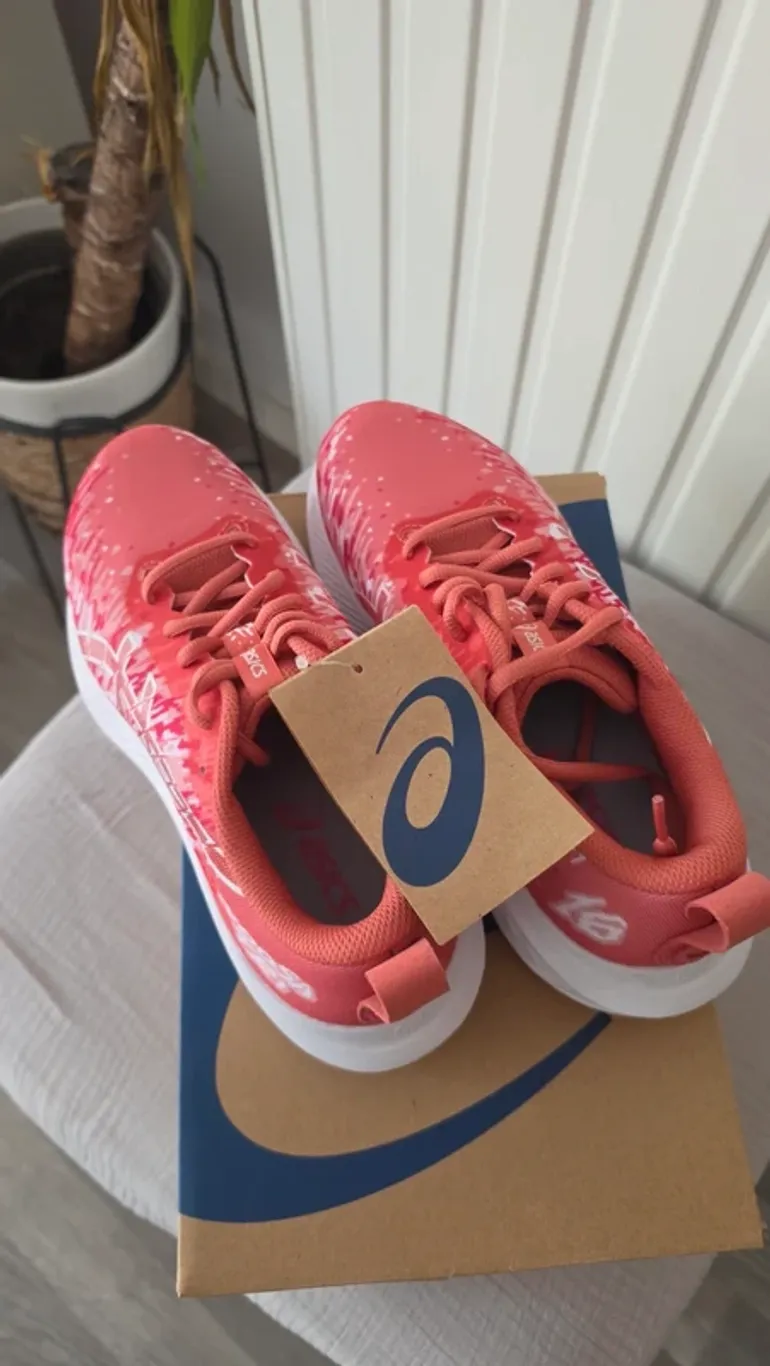 Used Asics Running Shoes Women bike — image 13 of 15