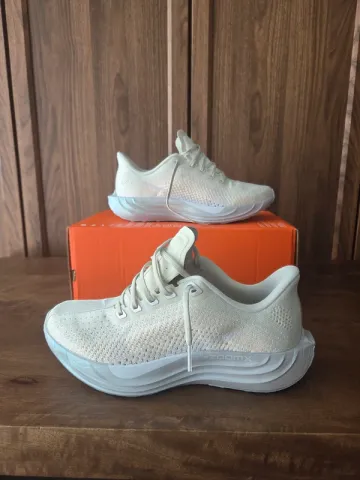Pegasus Plus Running Shoes usato