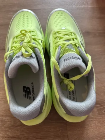 New Balance Laufschuh bike d'occasion — image 7 sur 7