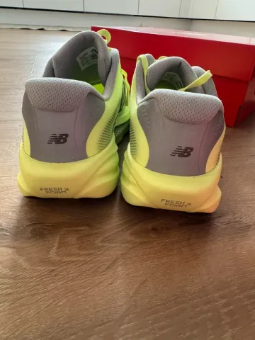 New Balance Laufschuh bike d'occasion — image 2 sur 7