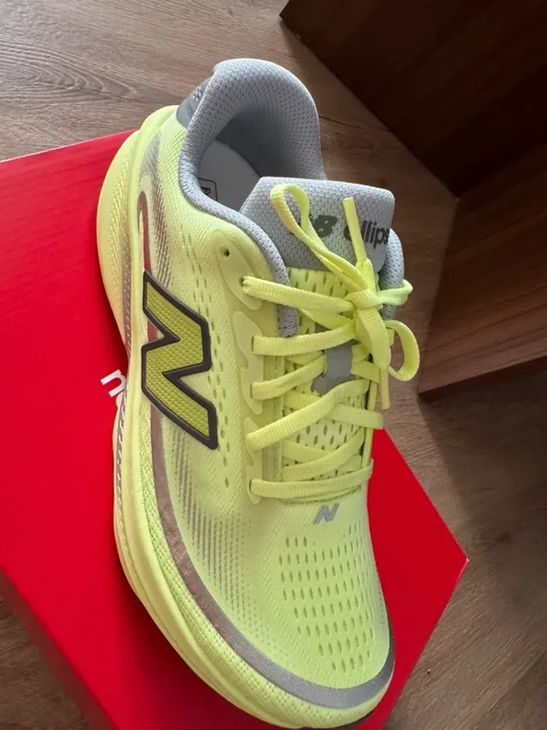 New Balance Laufschuh bike d'occasion — image 3 sur 7