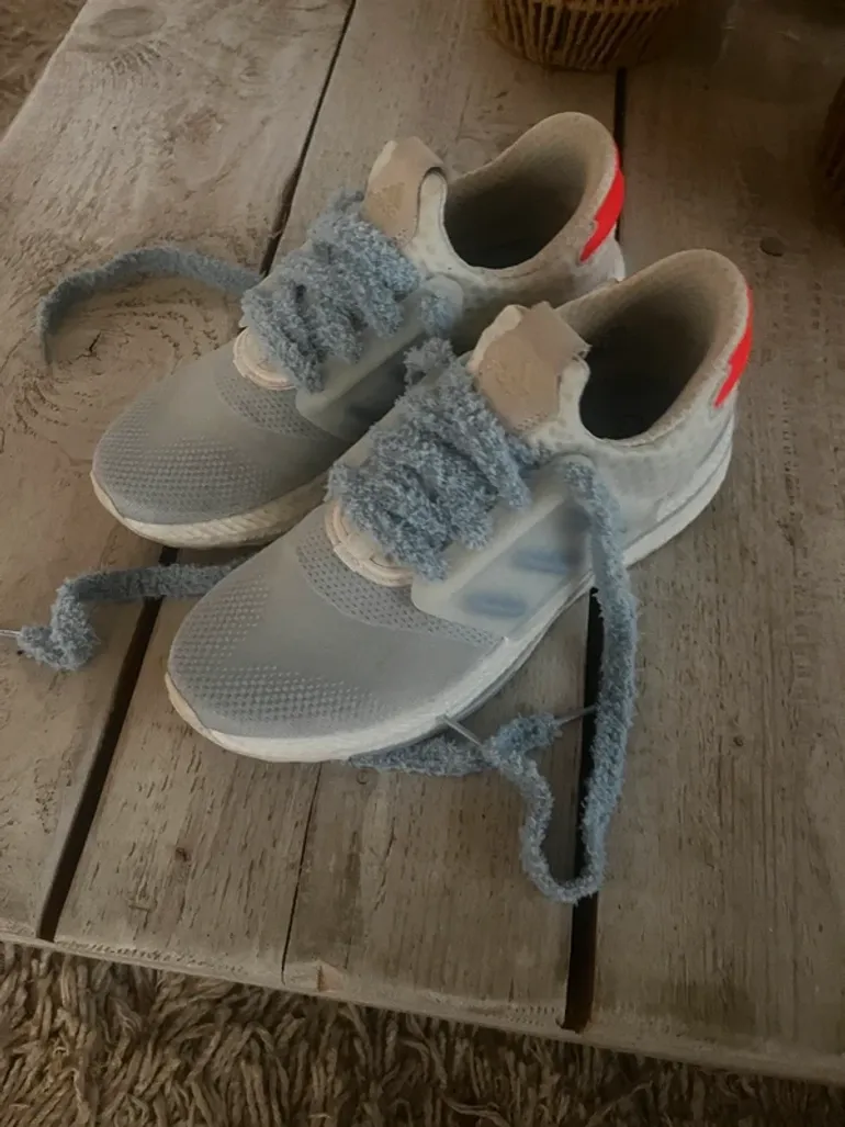 Tweedehands Adidas Ultra Boost bike — afbeelding 2 van 2