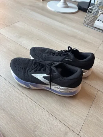 Used Brooks Running Shoes bike — image 1 of 4
