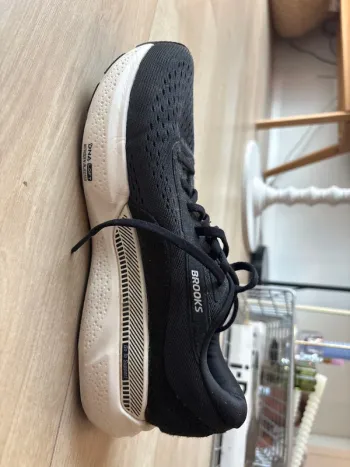 Used Brooks Running Shoes bike — image 2 of 4