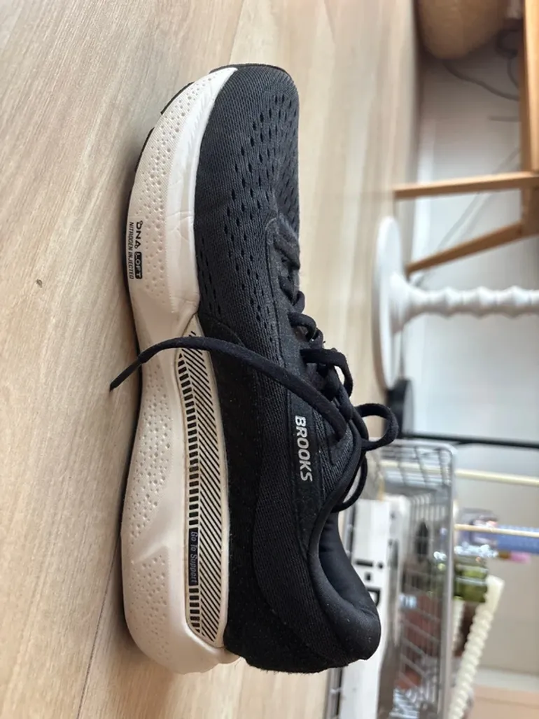 Used Brooks Running Shoes bike — image 2 of 4