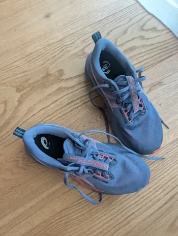 Used Asics Novablast 5 bike — image 1 of 4