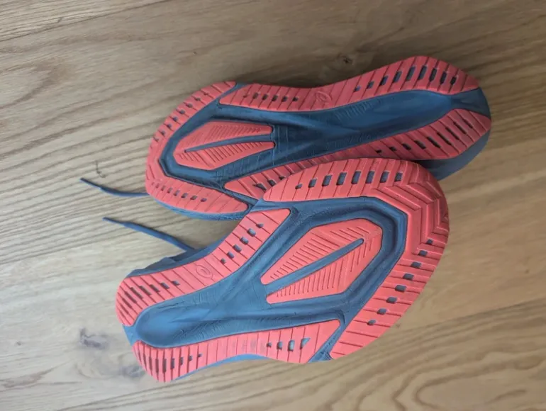 Used Asics Novablast 5 bike — image 4 of 4