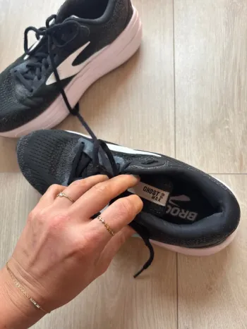 Used Brooks Running Shoes bike — image 3 of 4