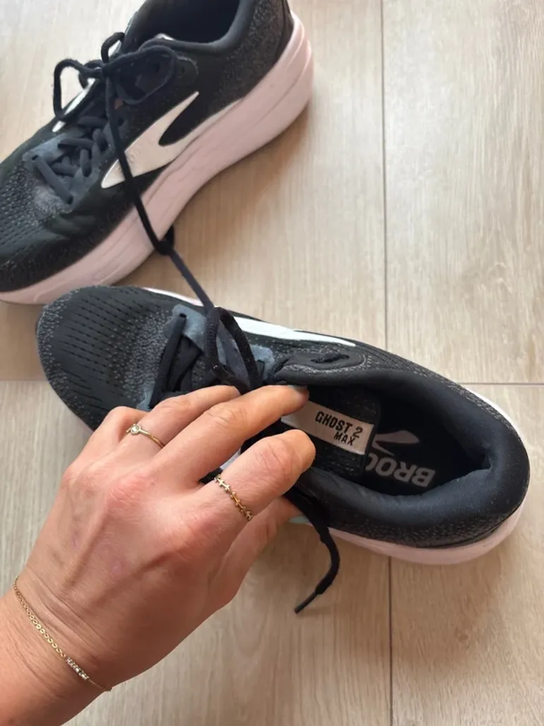 Used Brooks Running Shoes bike — image 3 of 4
