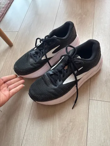 Used Brooks Running Shoes bike — image 2 of 4