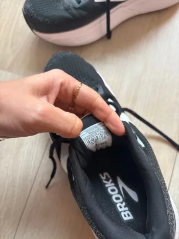 Used Brooks Running Shoes bike — image 4 of 4