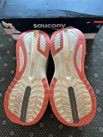 Używany Saucony Endorphin Shift 3 bike — zdjęcie 3 z 4