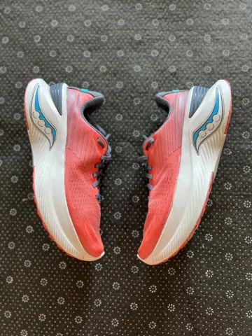 Używany Saucony Endorphin Shift 3 bike — zdjęcie 1 z 4