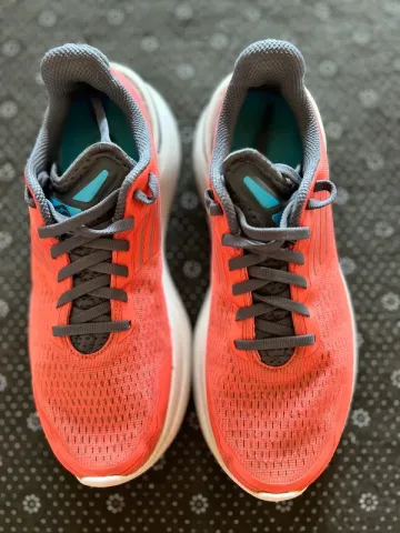 Używany Saucony Endorphin Shift 3 bike — zdjęcie 2 z 4