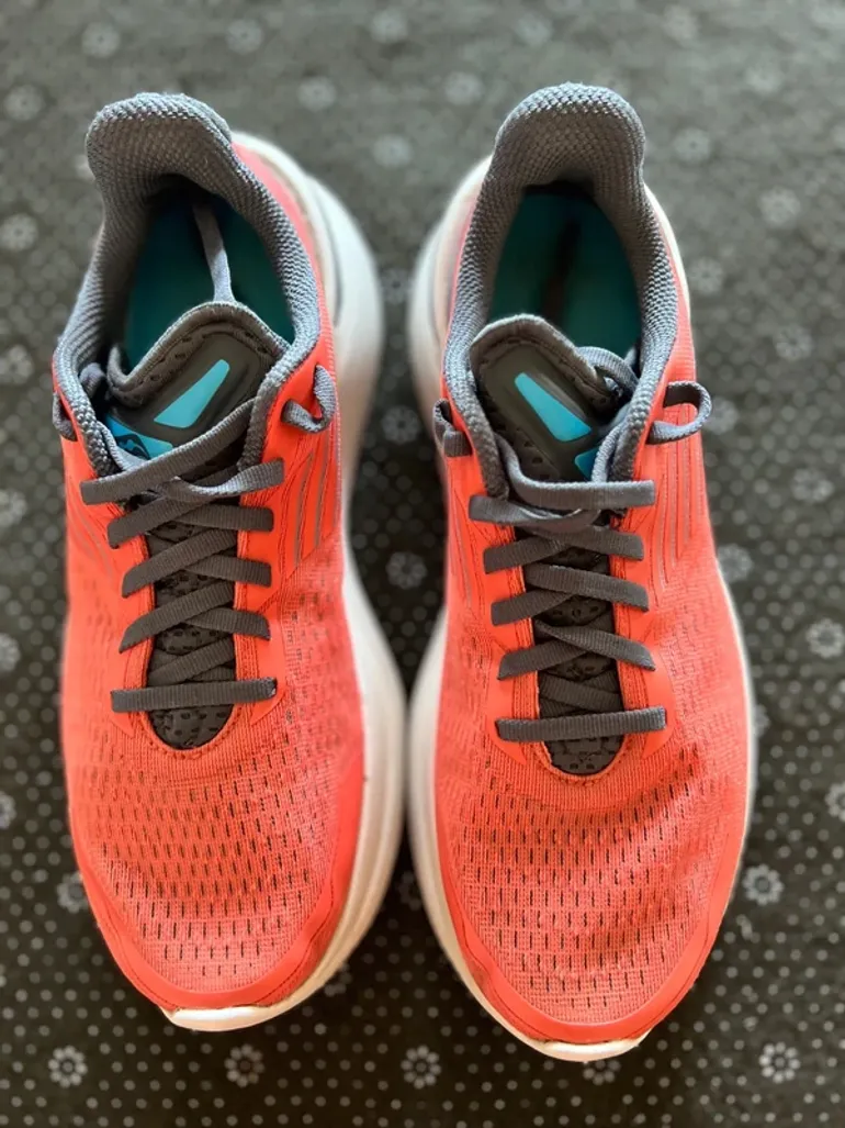 Używany Saucony Endorphin Shift 3 bike — zdjęcie 2 z 4