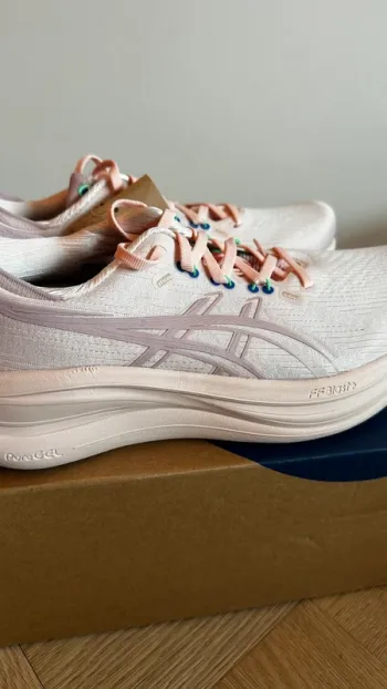 Used Asics Nimbus 28 bike — image 2 of 6